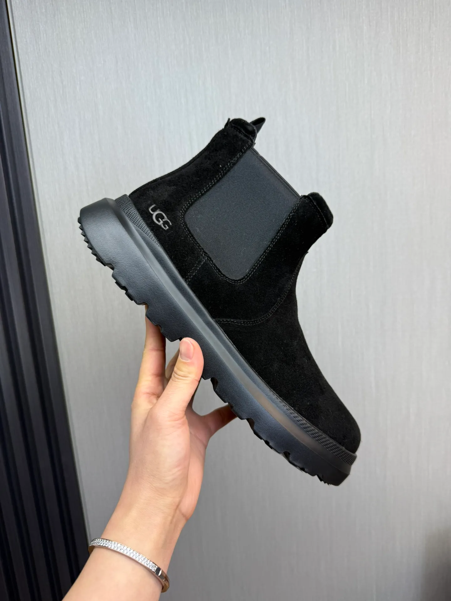 Men's shoes 💰480💰 [UGG] Hot winter warm boots 🐑Purely hand-stitched! Simple and stylish design, frosted cowhide➕Comfortable and warm wool➕UGG original outsole‼ ️Soft and comfortable to wear, with good warmth retention and excellent foot feel. 41-47 positive code
